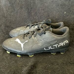 Puma Ultra soccer cleats, youth size 3, like new!